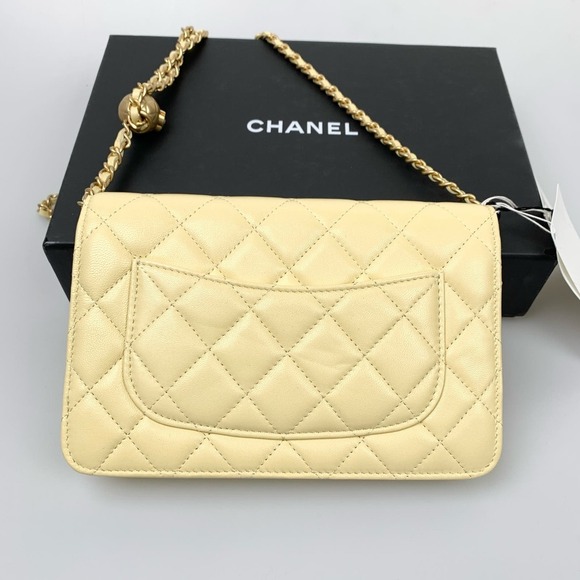 NIB Chanel 21C pearl crush wallet on chain WOC yellow - Picture 3 of 16